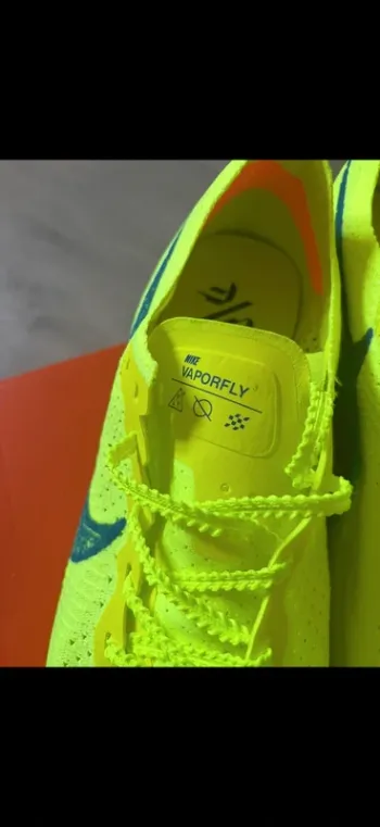 Nike ZoomX Vaporfly Next% 3 bike d'occasion — image 3 sur 3