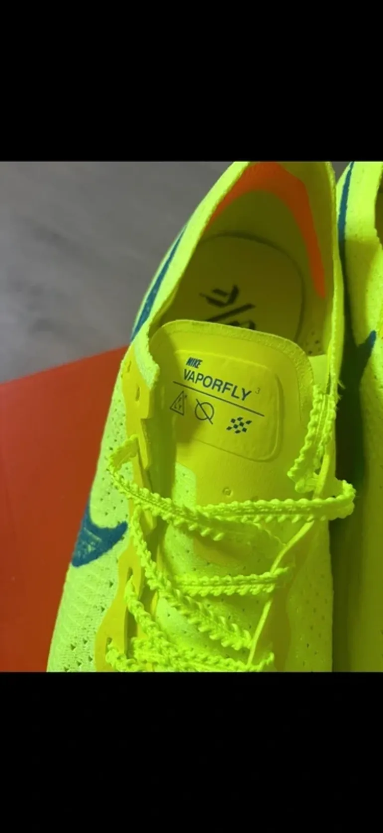 Nike ZoomX Vaporfly Next% 3 bike d'occasion — image 3 sur 3