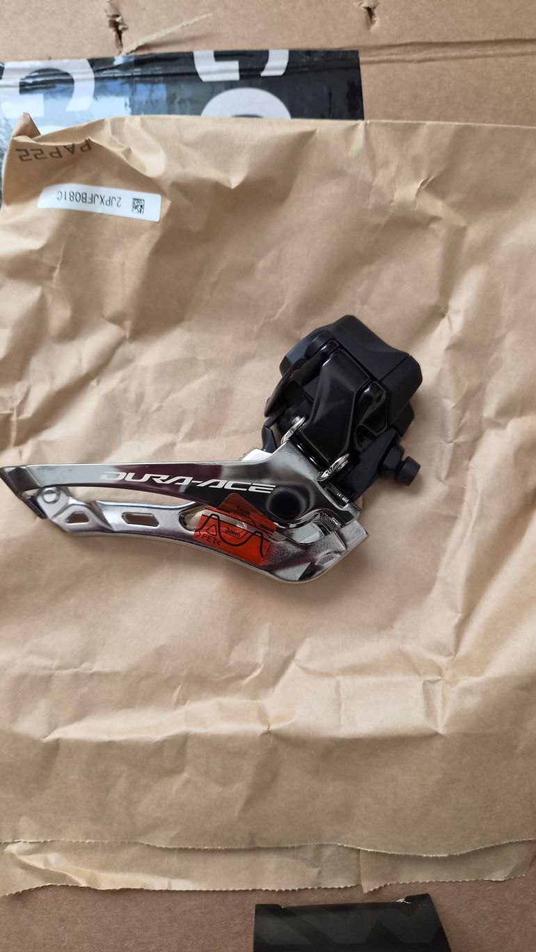 Used Shimano Dura-Ace Di2 R9200 12v bike — image 3 of 9