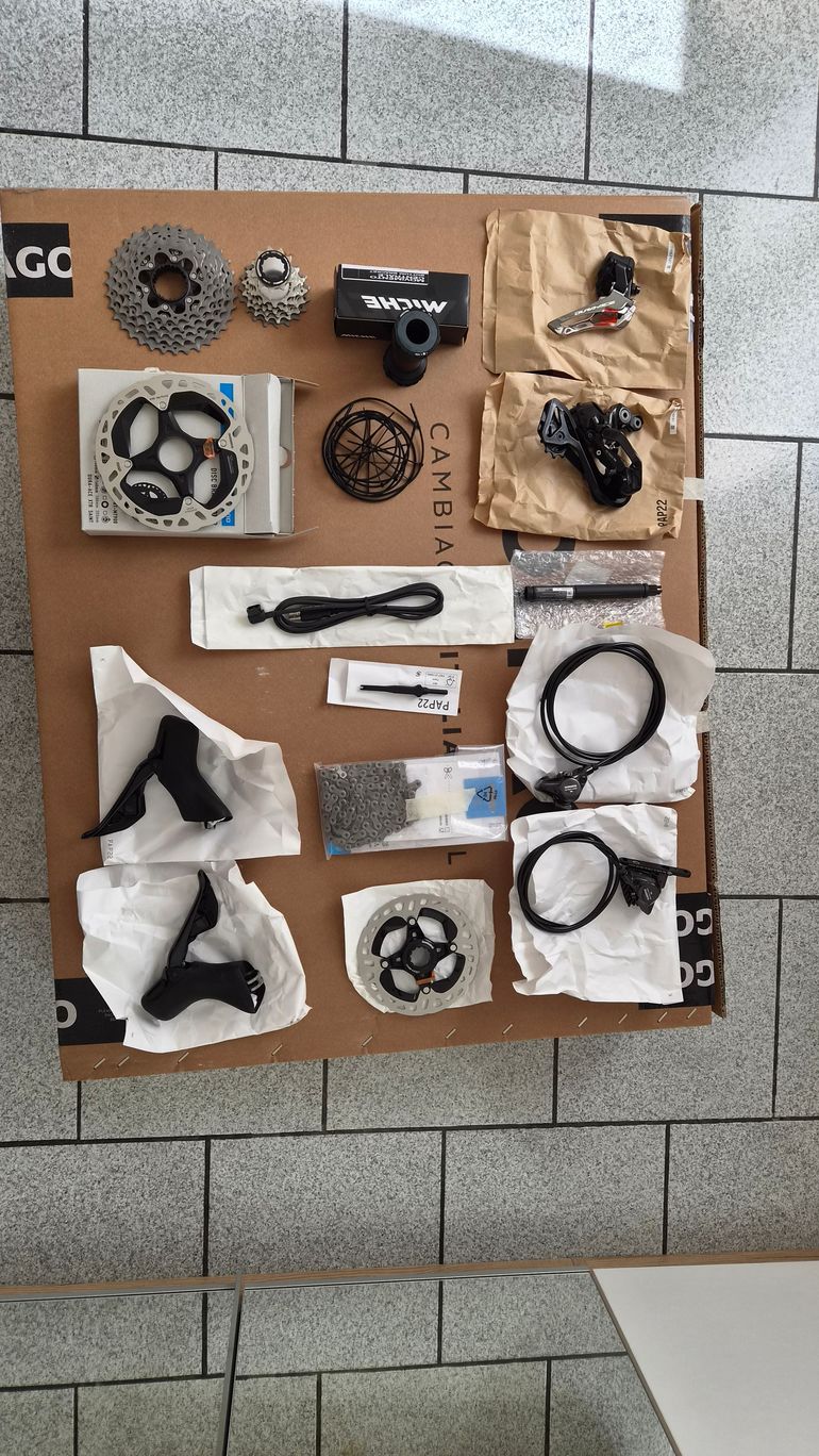 Used Shimano Dura-Ace Di2 R9200 12v bike — image 1 of 9