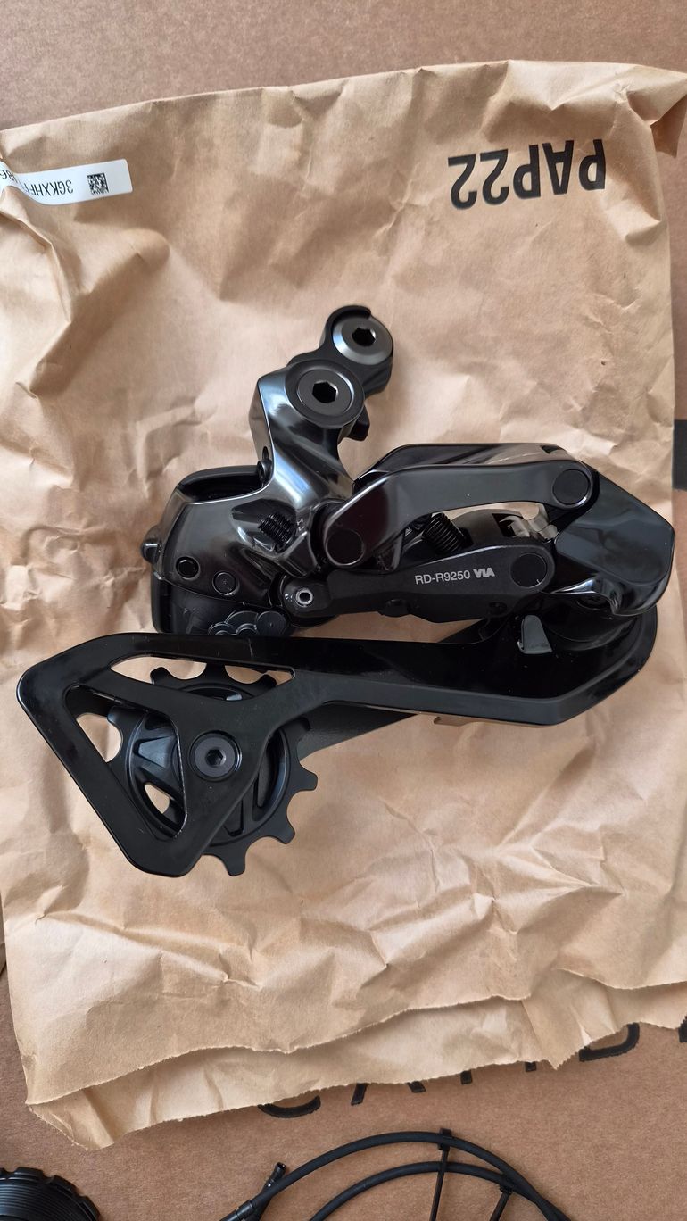 Used Shimano Dura-Ace Di2 R9200 12v bike — image 8 of 9