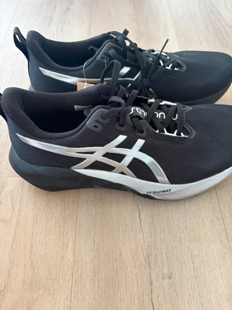 Gebrauchtes Asics Novablast 5 bike — Bild 1 von 5