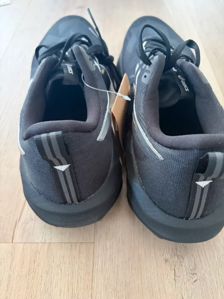 Gebrauchtes Asics Novablast 5 bike — Bild 3 von 5