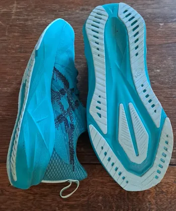 Gebrauchtes Asics Novablast 5 bike — Bild 3 von 5