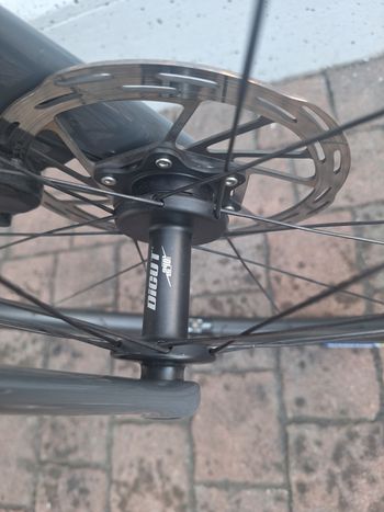 Używany Dt Swiss Carbon Wheels bike — zdjęcie 3 z 5