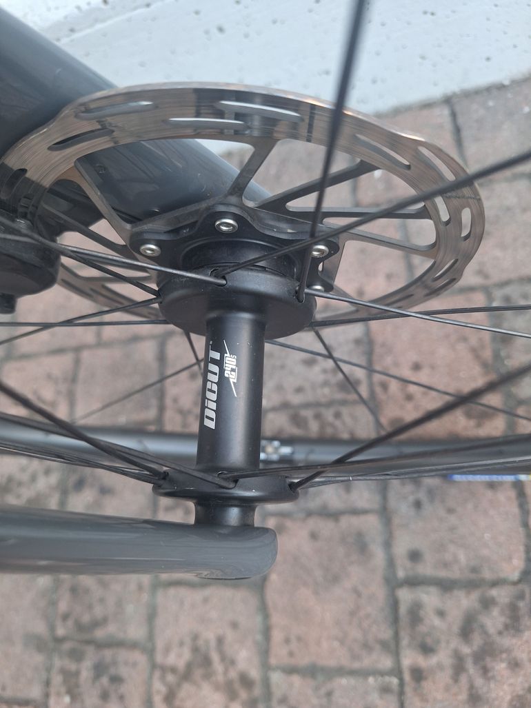 Używany Dt Swiss Carbon Wheels bike — zdjęcie 3 z 5