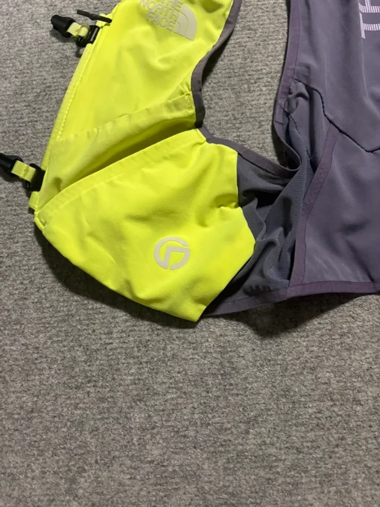 Używany The North Face Summit Run Race Day Vest 8 bike — zdjęcie 2 z 15