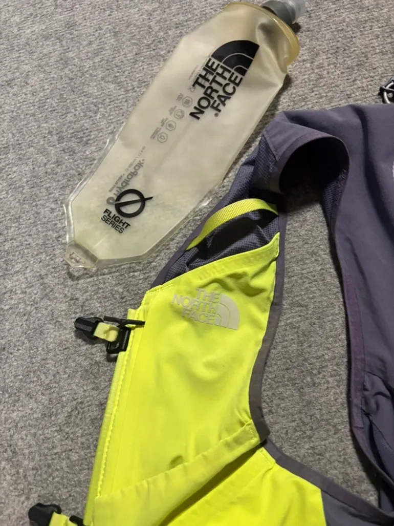Używany The North Face Summit Run Race Day Vest 8 bike — zdjęcie 5 z 15