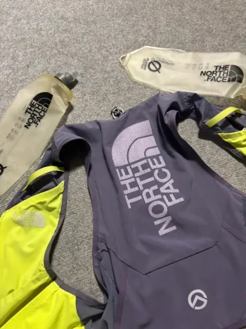 Używany The North Face Summit Run Race Day Vest 8 bike — zdjęcie 4 z 15