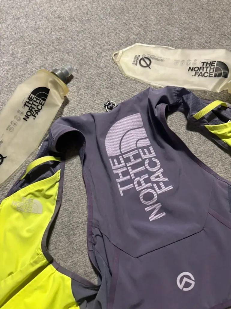 Używany The North Face Summit Run Race Day Vest 8 bike — zdjęcie 4 z 15