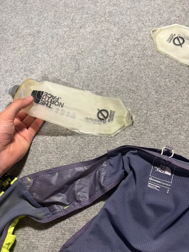 Używany The North Face Summit Run Race Day Vest 8 bike — zdjęcie 7 z 15