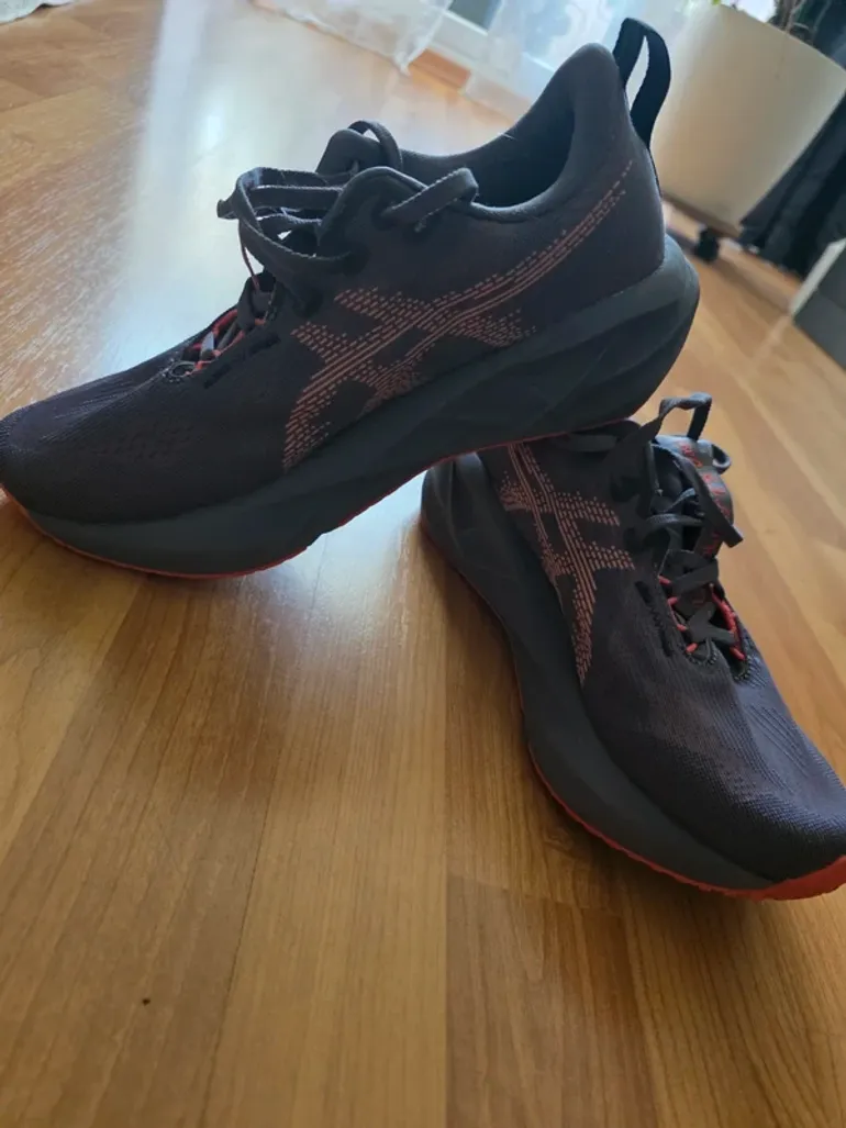 Gebrauchtes Asics Novablast 5 bike — Bild 1 von 6
