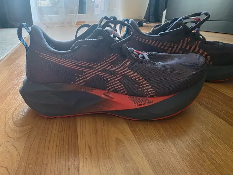 Gebrauchtes Asics Novablast 5 bike — Bild 3 von 6