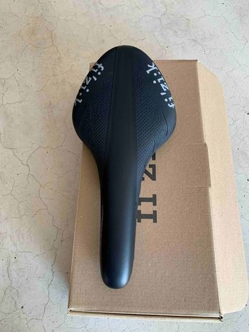 Fizik Arione R3 2026 Saddles & Seatposts d'occasion