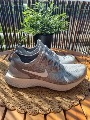 Used Nike Epic React Flyknit bike — image 3 of 6