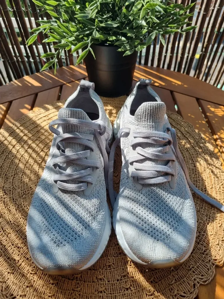 Used Nike Epic React Flyknit bike — image 1 of 6