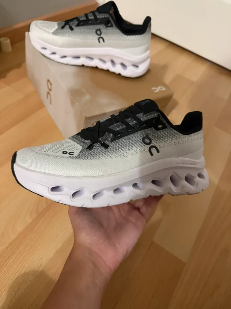 Używany On Running Shoes bike — zdjęcie 1 z 11