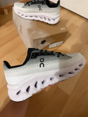 Używany On Running Shoes bike — zdjęcie 3 z 11