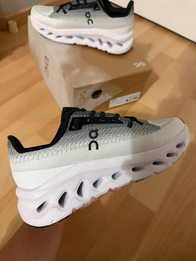 Używany On Running Shoes bike — zdjęcie 3 z 11