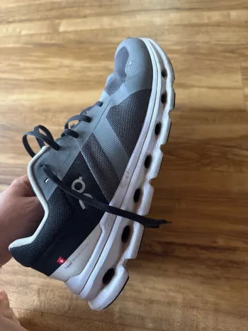 Tweedehands On Running Cloudrunner bike — afbeelding 4 van 5