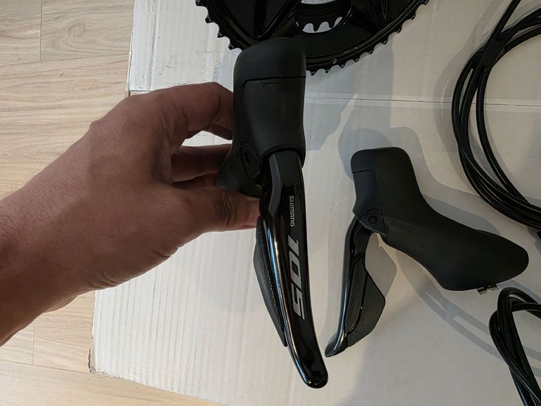Used Shimano 105 R7170 Di2 Groupset 2025 bike — image 5 of 9