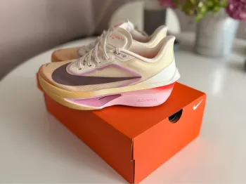 Nike Zoom Fly 6 bike d'occasion — image 3 sur 5