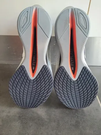 Used Hyper Zoomx Vaporfly 4 bike — image 5 of 7