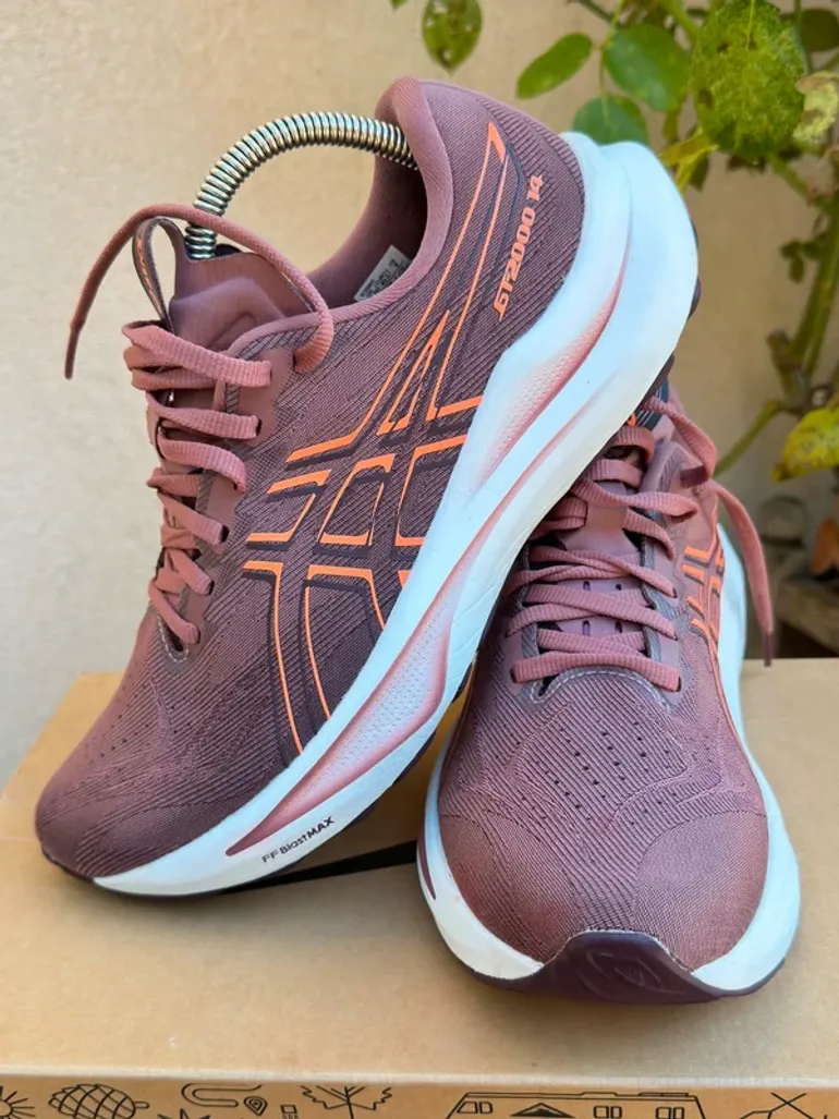 Used Asics GT-2000 14 bike — image 1 of 10
