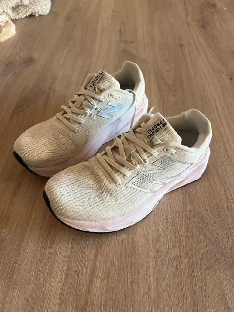 Używany New Balance Propel v4 bike — zdjęcie 2 z 6