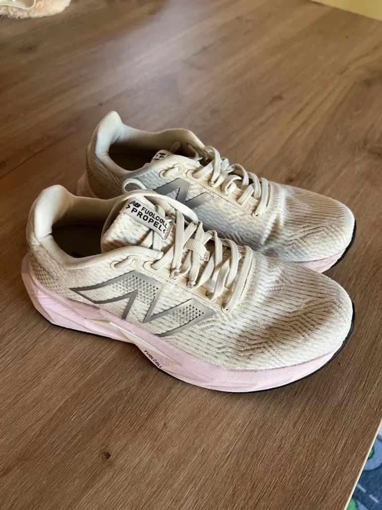 Używany New Balance Propel v4 bike — zdjęcie 6 z 6