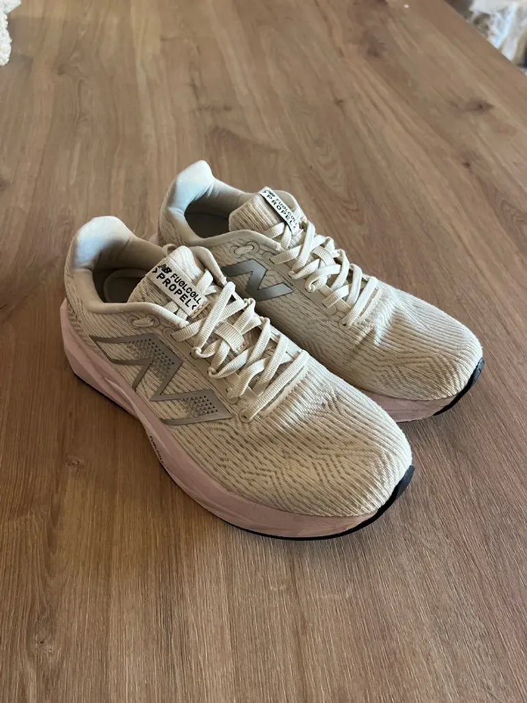 Używany New Balance Propel v4 bike — zdjęcie 1 z 6