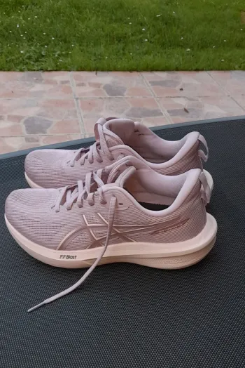Used Asics GT-1000 14 bike