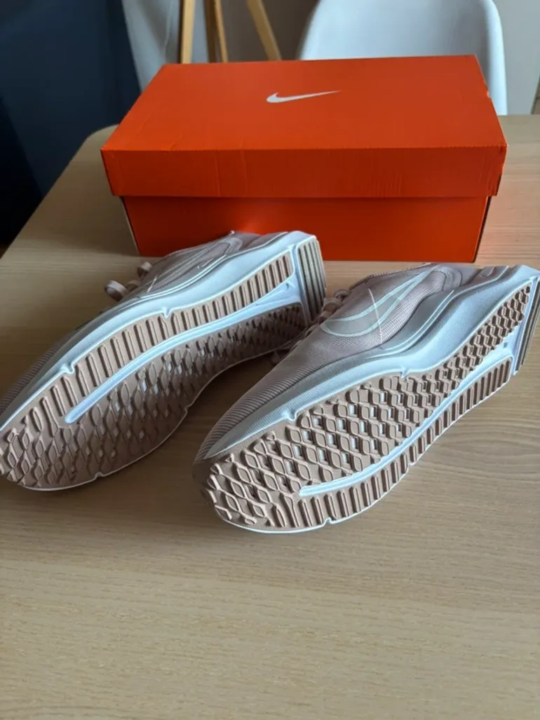 Nike Downshifter 12 bike d'occasion — image 5 sur 6