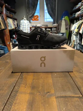 On Running Cloud5 Waterproof bike d'occasion — image 4 sur 10