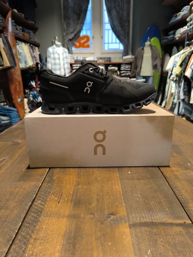 On Running Cloud5 Waterproof bike d'occasion — image 4 sur 10