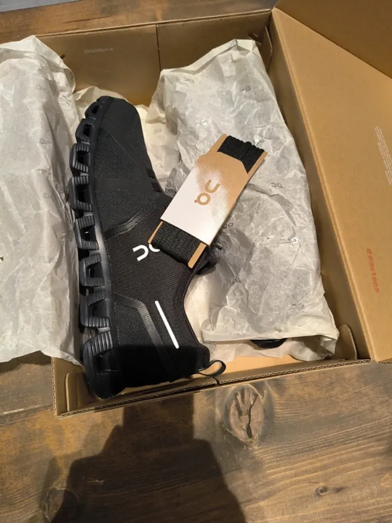 On Running Cloud5 Waterproof bike d'occasion — image 9 sur 10