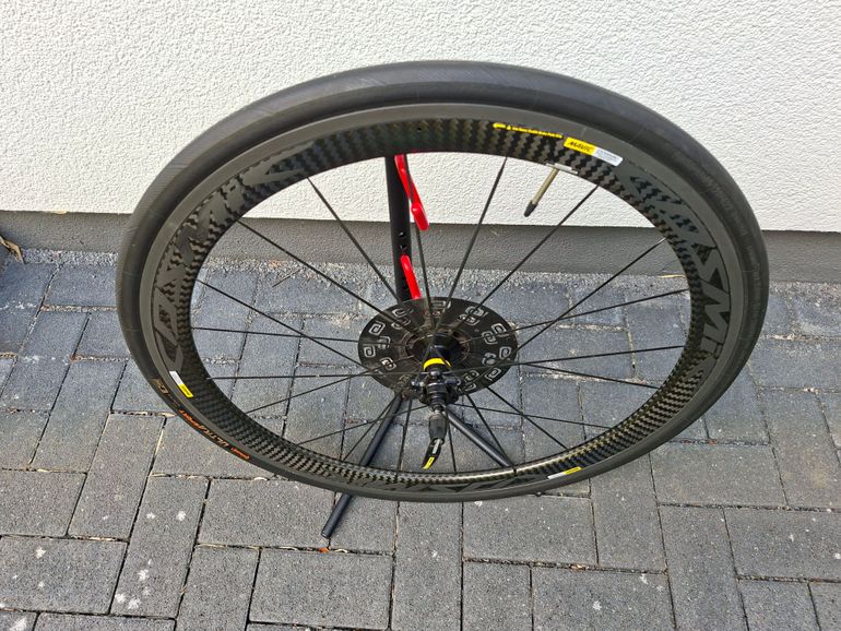 Mavic Carbon Laufräder Cosmic WTS 2020 bike d'occasion — image 4 sur 5