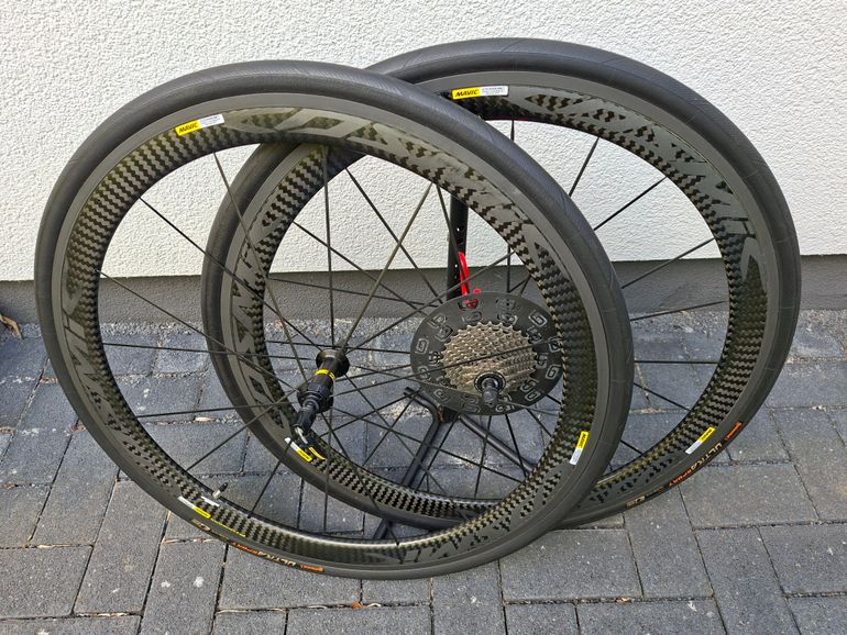 Mavic Carbon Laufräder Cosmic WTS 2020 bike d'occasion — image 1 sur 5