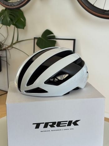 Używany Trek Road Helmet Velocis Mips 2026 bike — zdjęcie 2 z 17