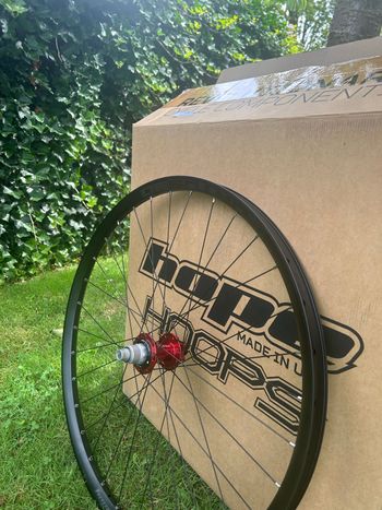 Used Hope fortus 30 W- pro 5 - achterwiel - 29" | 6-bolt - 12x148mm boost - rood bike — image 2 of 3