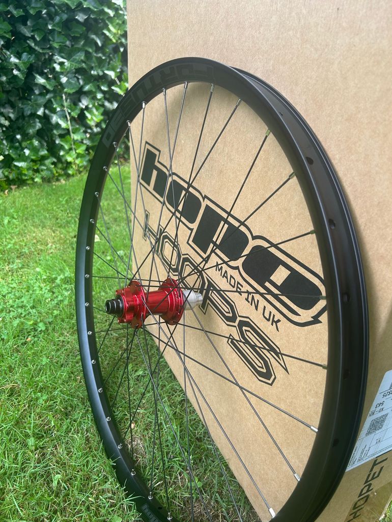 Used Hope fortus 30 W- pro 5 - achterwiel - 29" | 6-bolt - 12x148mm boost - rood bike — image 3 of 3