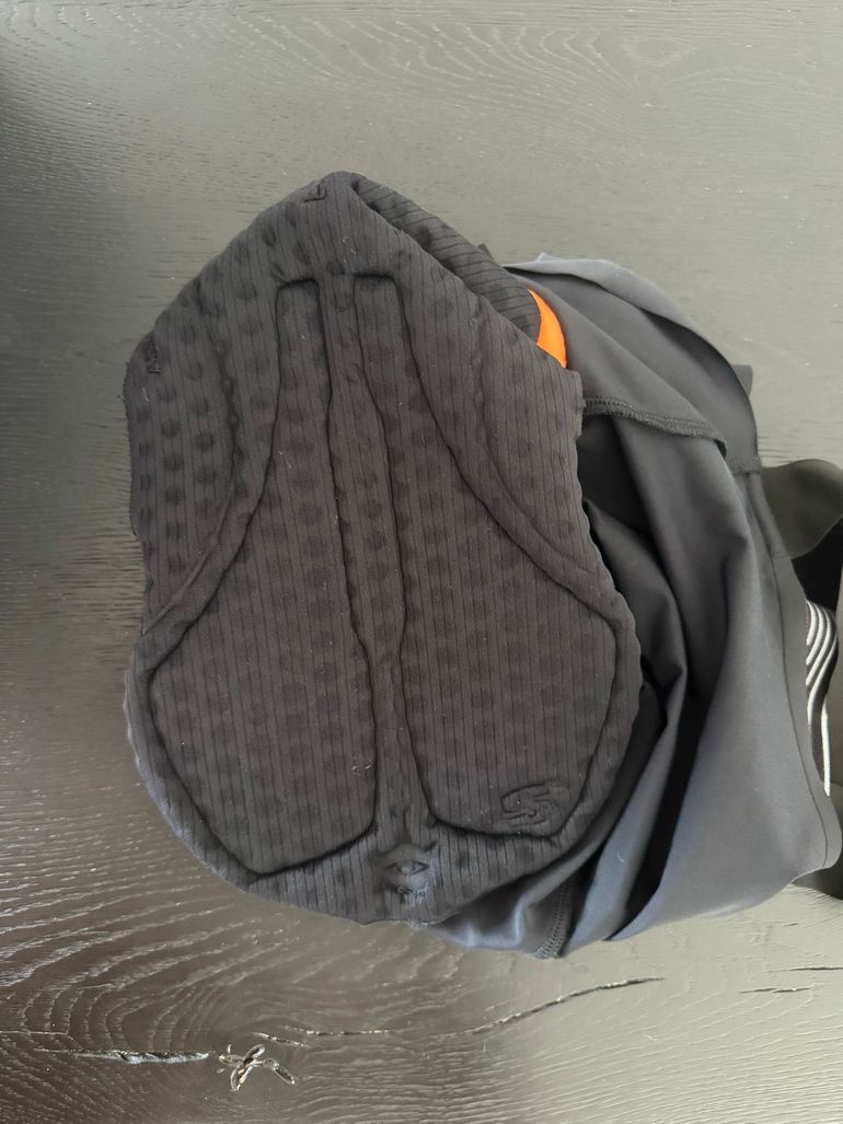 Used Assos Equipe R S11 Bib L 2025 bike — image 3 of 3