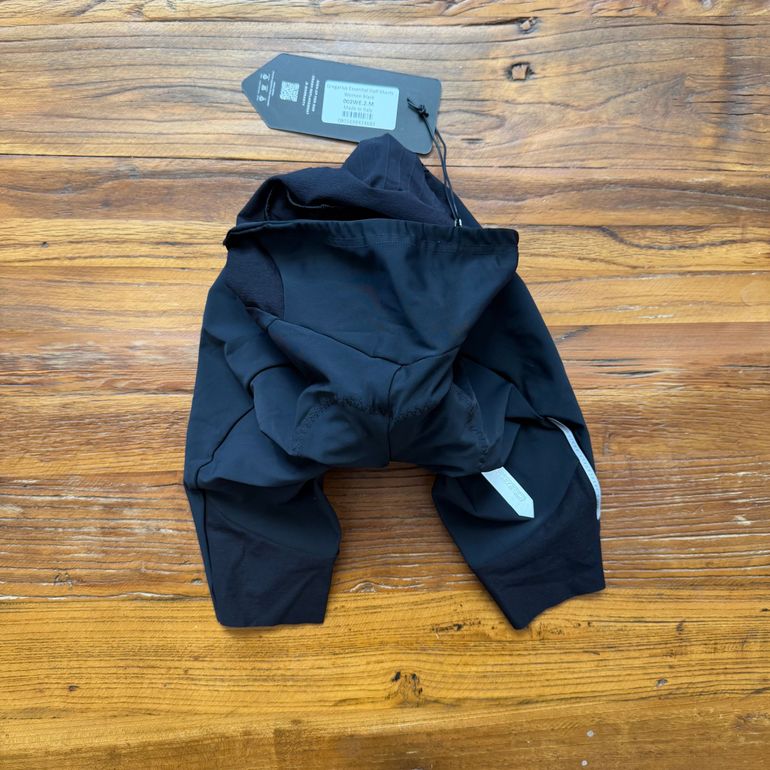 Used Q36.5 Gregarius Essential Half Shorts Women Black M// NEW!! 50% OFF!! 2025 bike — image 1 of 2