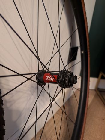 Używany +Vel Vel+ rsl carbon wheelset 2024 bike — zdjęcie 9 z 9