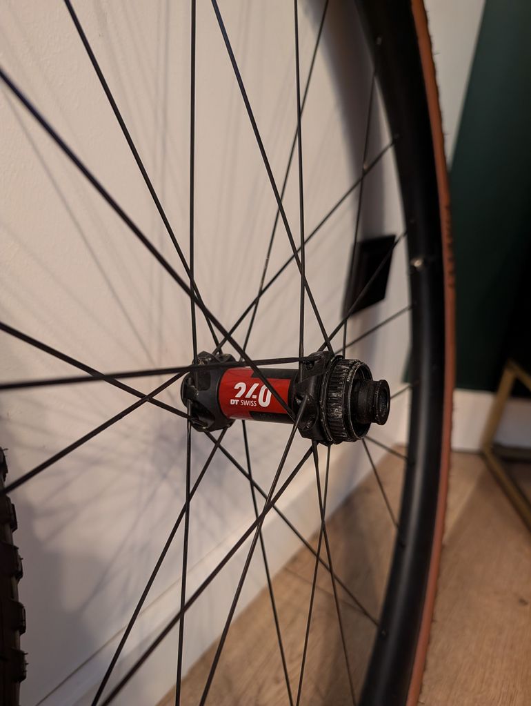 Używany +Vel Vel+ rsl carbon wheelset 2024 bike — zdjęcie 9 z 9