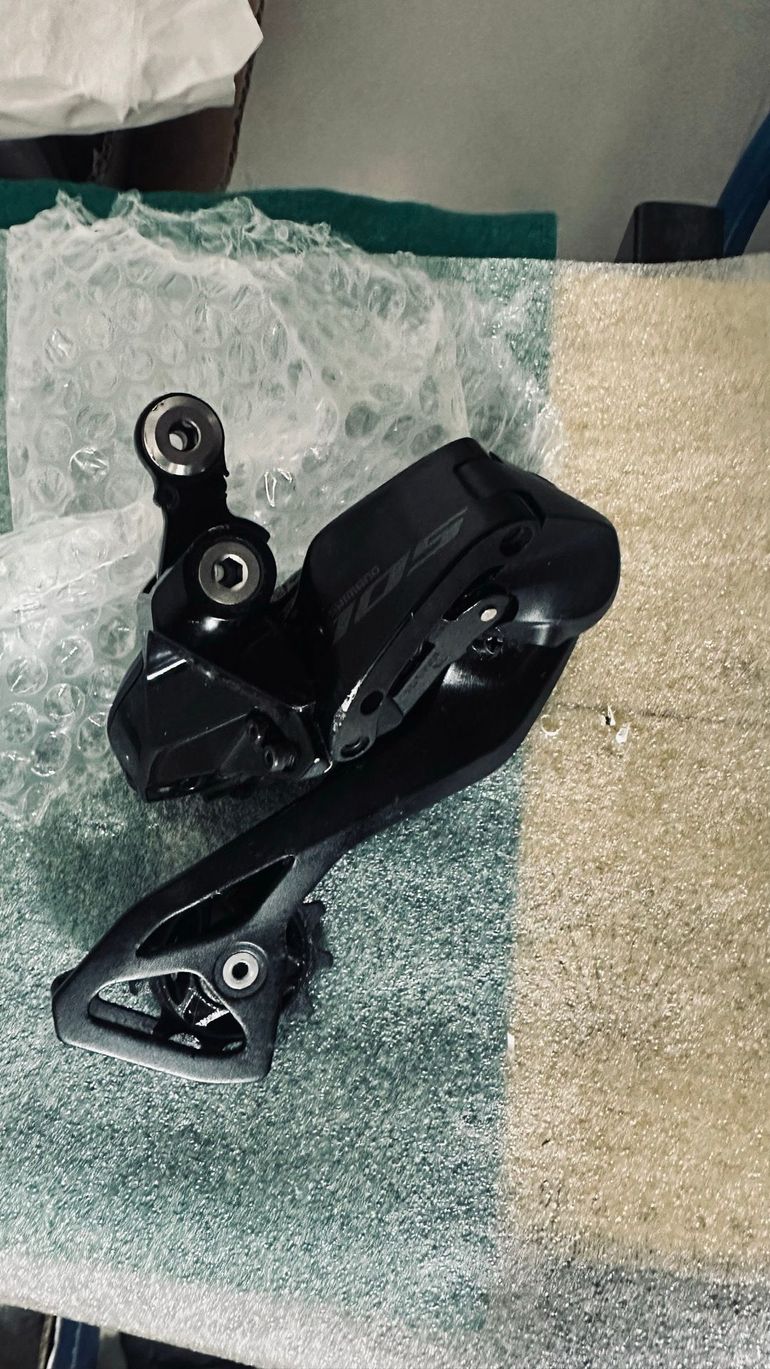 Shimano 105 Di2 12v bike d'occasion — image 1 sur 2