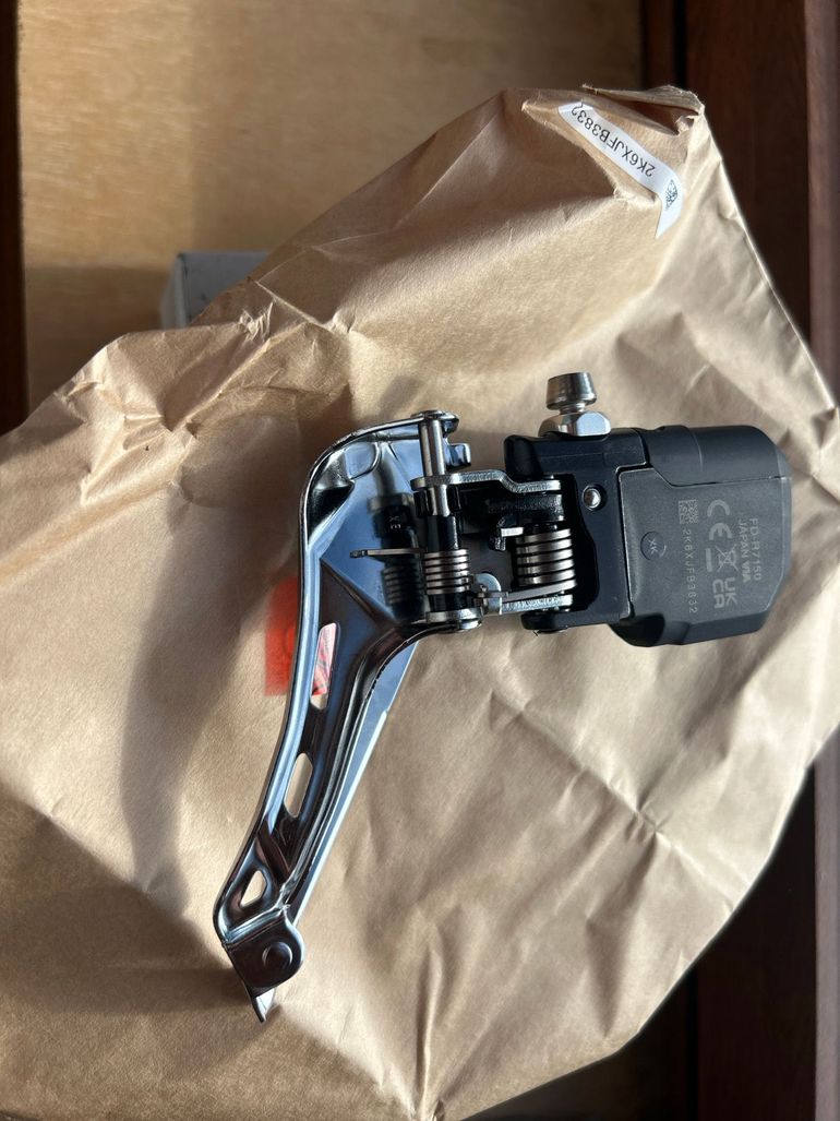 Used Shimano 105 Di2 R-7150 2026 bike — image 3 of 3