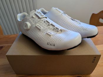 Used Fizik Tempo Decos Carbon Wide 2025 bike