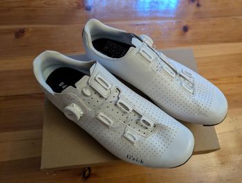 Used Fizik Tempo Decos Carbon Wide 2025 bike — image 2 of 7