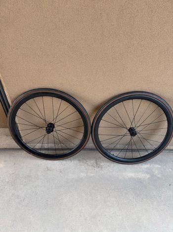 Used Bontrager Aeolus Elite 35 TLR Disc Wheel 2024 bike